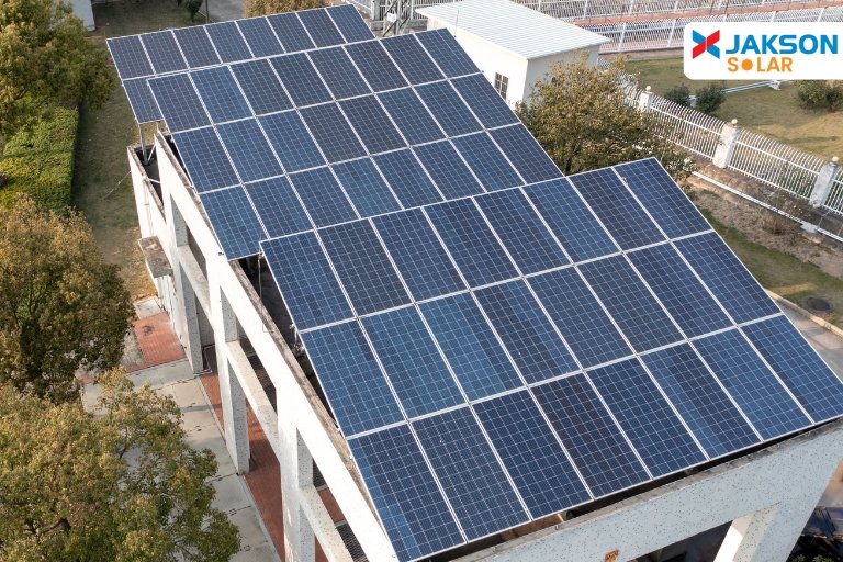 Choosing the Right Solar Solutions for Your Commercial Needs Jakson Solar, Solar Solutions, solar panel benefits, monocrystalline panels, polycrystalline panels, bifacial panels, solar energy solutions, solar modules